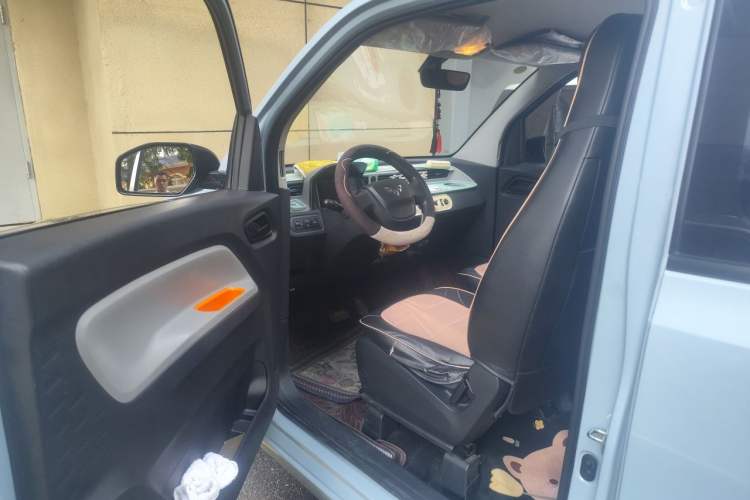 Used Wuling Hongguang MINIEV 2022 Macaron Fashion Model Lithium Iron Phosphate Driver Seat