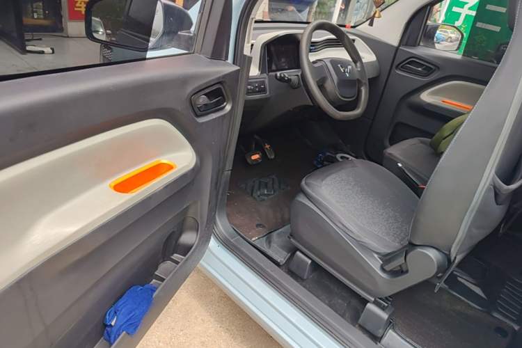 Used Wuling Hongguang MINIEV 2022 Macaron Premium Model – Lithium Iron Phosphate Driver Seat