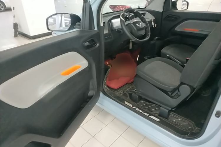 Used Wuling Hongguang MINIEV 2022 Macaron Fashion Model Lithium Iron Phosphate Driver Seat