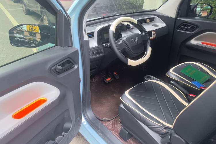 Used Wuling Hongguang MINIEV 2022 Macaron Fashion Model Lithium Iron Phosphate Driver Seat