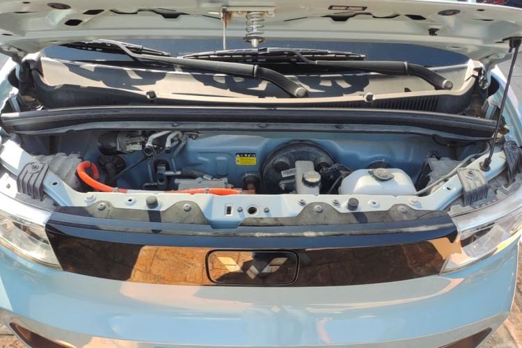 Used Wuling Hongguang MINIEV 2022 Macaron Fashion Model Lithium Iron Phosphate Engine Bay
