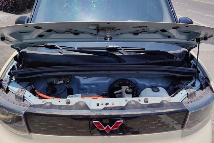Used Wuling Hongguang MINIEV 2022 Macaron Fashion Model Lithium Iron Phosphate Engine Bay