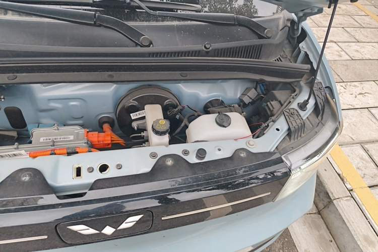 Used Wuling Hongguang MINIEV 2022 Macaron Fashion Model Lithium Iron Phosphate Engine Bay Left