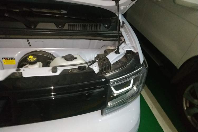 Used Wuling Hongguang MINIEV 2022 Convertible Model Engine Bay Left
