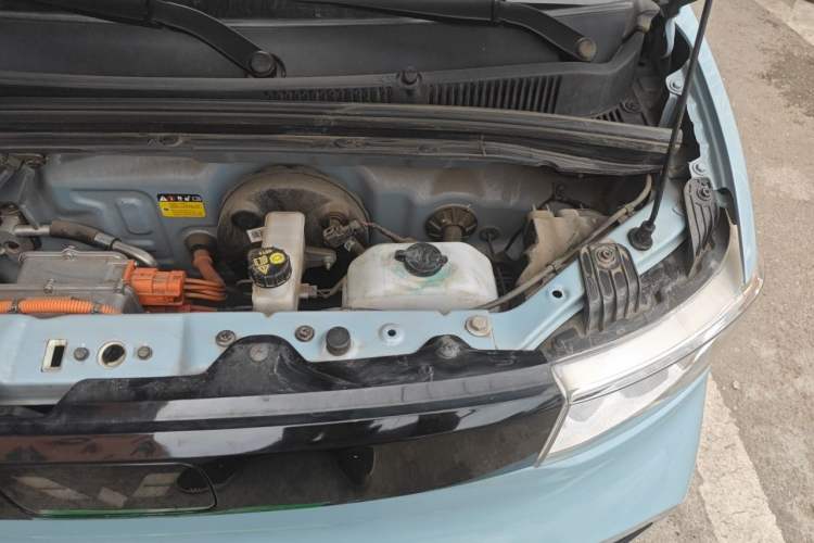 Used Wuling Hongguang MINIEV 2022 Macaron Premium Model – Lithium Ternary Battery Engine Bay Left