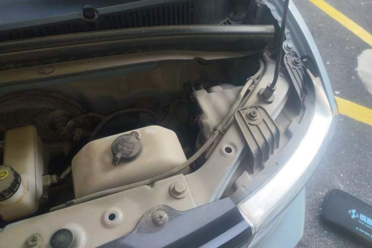 Used Wuling Hongguang MINIEV 2022 Macaron Fashion Model Lithium Iron Phosphate Engine Bay Left