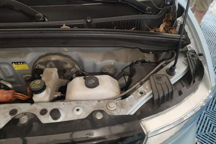 Used Wuling Hongguang MINIEV 2022 Zizai Version Lithium Iron Phosphate Engine Bay Left