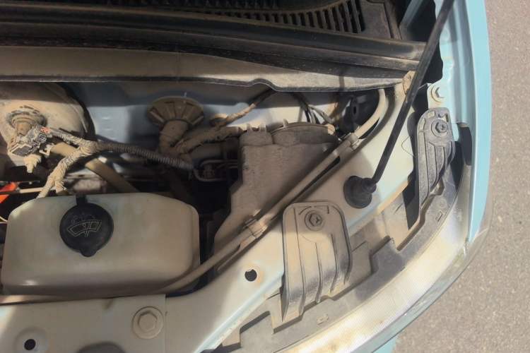 Used Wuling Hongguang MINIEV 2022 Macaron Fashion Model Lithium Iron Phosphate Engine Bay Left