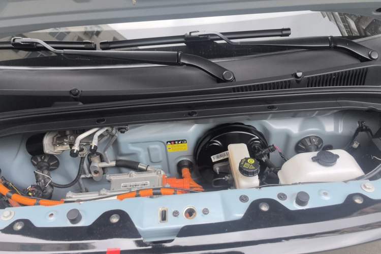 Used Wuling Hongguang MINIEV 2022 Macaron Fashion Edition Lithium-Nickel-Cobalt-Alpha-oxide Engine Bay