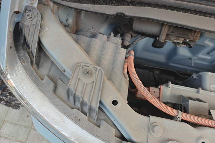 Used Wuling Hongguang MINIEV 2022 Zizai Version Lithium Iron Phosphate Engine Bay Right