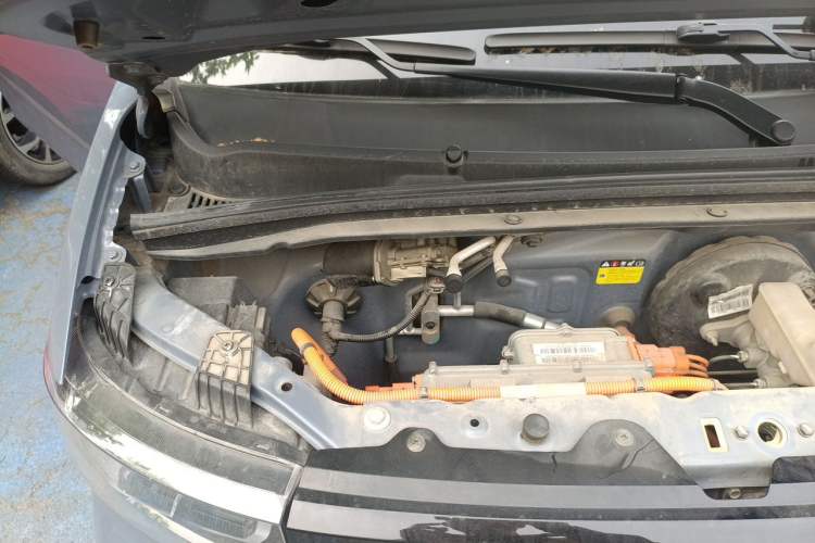 Used Wuling Hongguang MINIEV 2022 Macaron Premium Model – Lithium Iron Phosphate Engine Bay Right