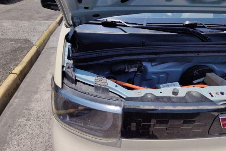 Used Wuling Hongguang MINIEV 2022 Macaron Fashion Model Lithium Iron Phosphate Engine Bay Right