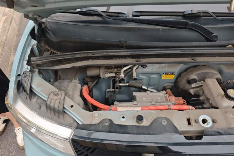 Used Wuling Hongguang MINIEV 2022 Macaron Premium Model – Lithium Iron Phosphate Engine Bay Right
