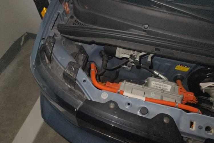 Used Wuling Hongguang MINIEV 2022 Macaron Premium Model – Lithium Iron Phosphate Engine Bay Right