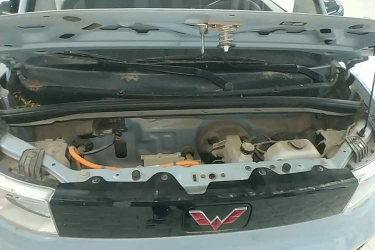 Used Wuling Hongguang MINIEV 2022 Macaron Fashion Model Lithium Iron Phosphate Engine Bay