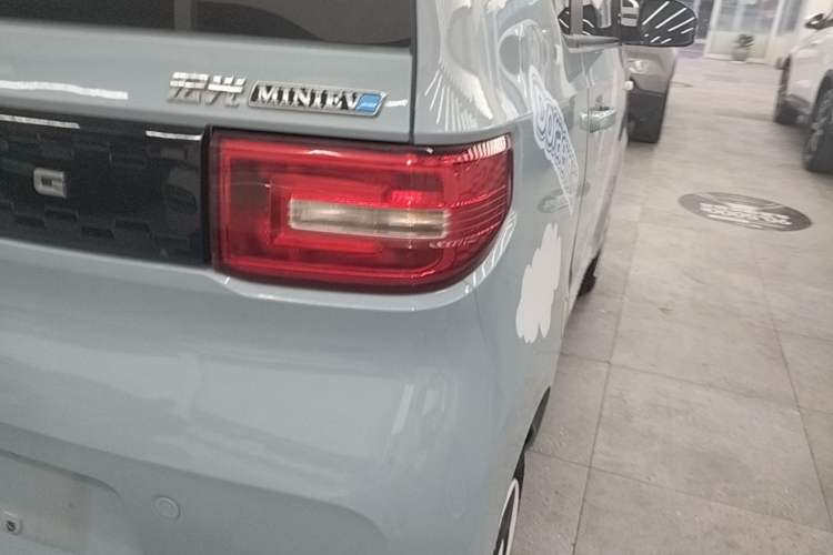 Used Wuling Hongguang MINIEV 2022 Zizai Version Lithium Iron Phosphate Exterior 3