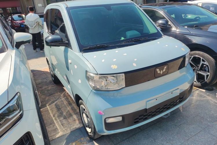 Used Wuling Hongguang MINIEV 2022 Macaron Fashion Model Lithium Iron Phosphate Front Right 45 Deg