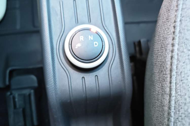 Used Wuling Hongguang MINIEV 2022 Macaron Premium Model – Lithium Iron Phosphate Gear Lever