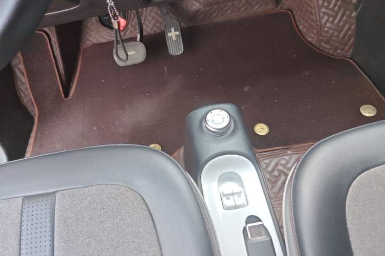Used Wuling Hongguang MINIEV 2022 GAMEBOY 300km Enthusiast Model with Lithium Iron Phosphate Gear Lever