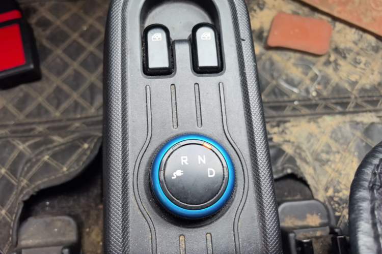 Used Wuling Hongguang MINIEV 2022 Macaron Premium Model – Lithium Iron Phosphate Gear Lever