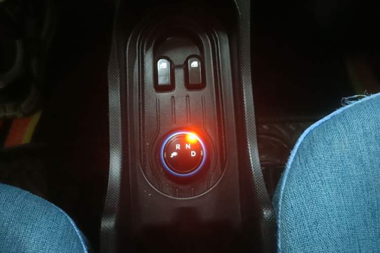 Used Wuling Hongguang MINIEV 2022 Easy Version Lithium Iron Phosphate Gear Lever