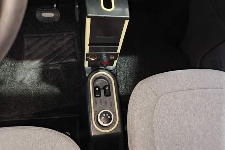 Used Wuling Hongguang MINIEV 2022 Macaron Premium Model – Lithium Iron Phosphate Gear Lever