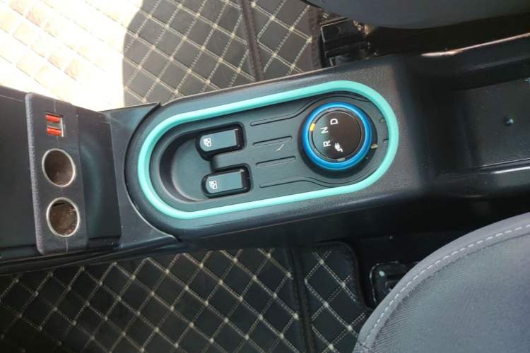 Used Wuling Hongguang MINIEV 2022 Macaron Fashion Model Lithium Iron Phosphate Gear Lever
