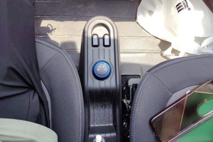 Used Wuling Hongguang MINIEV 2022 Macaron Fashion Model Lithium Iron Phosphate Gear Lever