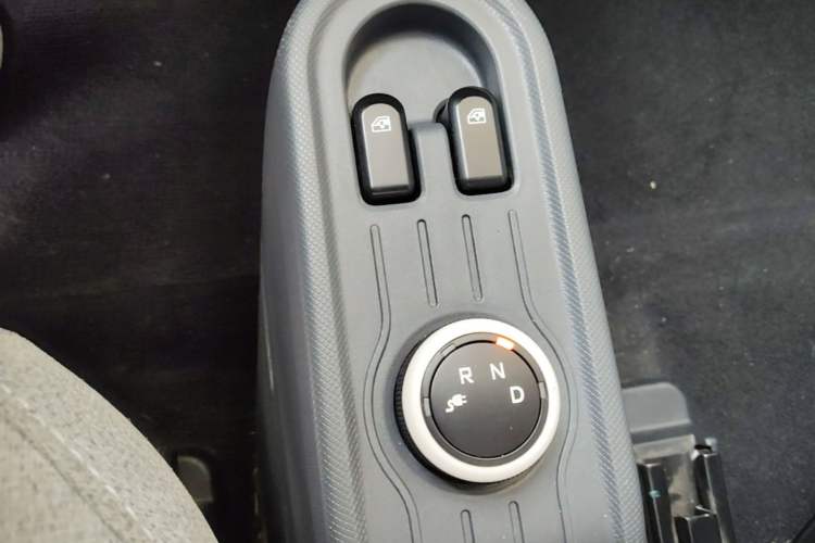 Used Wuling Hongguang MINIEV 2022 Macaron Premium Model – Lithium Iron Phosphate Gear Lever