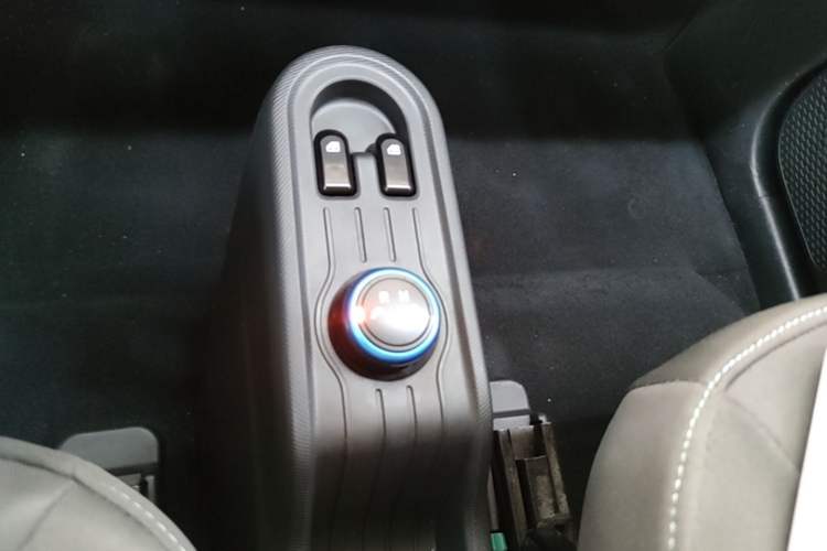 Used Wuling Hongguang MINIEV 2022 Enjoy Edition Lithium-Ion Battery Gear Lever