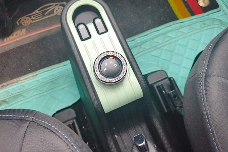 Used Wuling Hongguang MINIEV 2022 Macaron Fashion Model Lithium Iron Phosphate Gear Lever