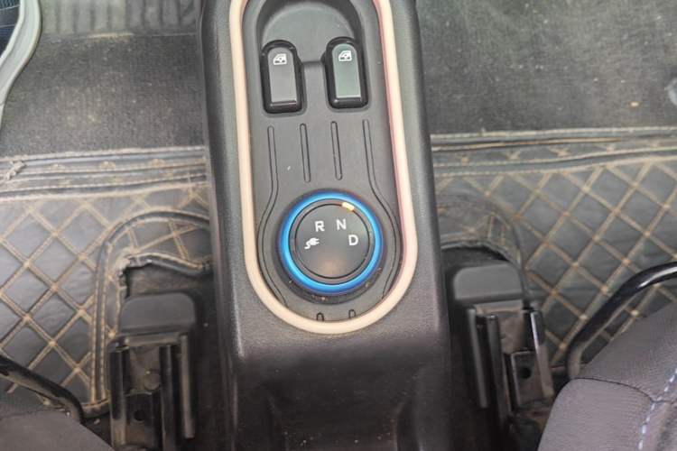Used Wuling Hongguang MINIEV 2022 Easy Version Lithium Iron Phosphate Gear Lever