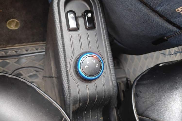 Used Wuling Hongguang MINIEV 2022 Macaron Premium Model – Lithium Ternary Battery Gear Lever