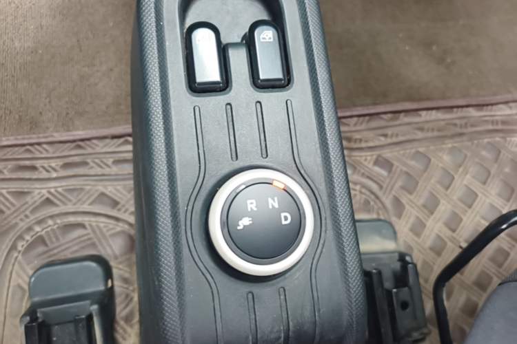 Used Wuling Hongguang MINIEV 2022 Easy Version Lithium Iron Phosphate Gear Lever