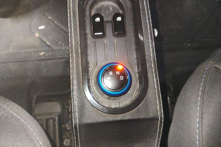 Used Wuling Hongguang MINIEV 2022 Easy Version Lithium Iron Phosphate Gear Lever