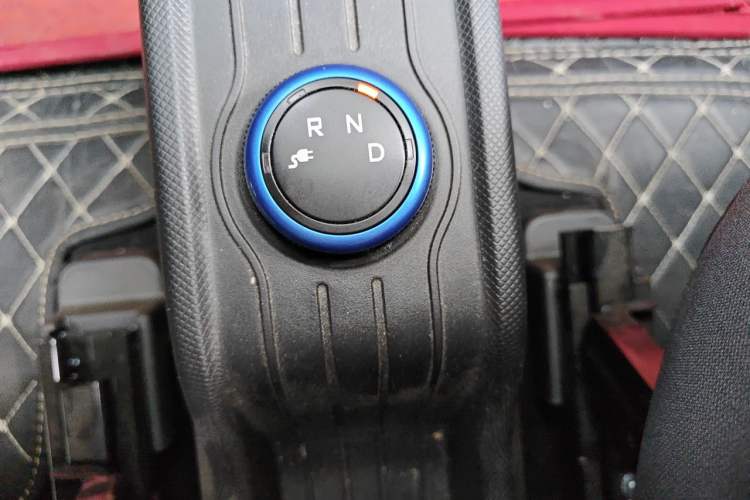 Used Wuling Hongguang MINIEV 2022 Macaron Fashion Model Lithium Iron Phosphate Gear Lever