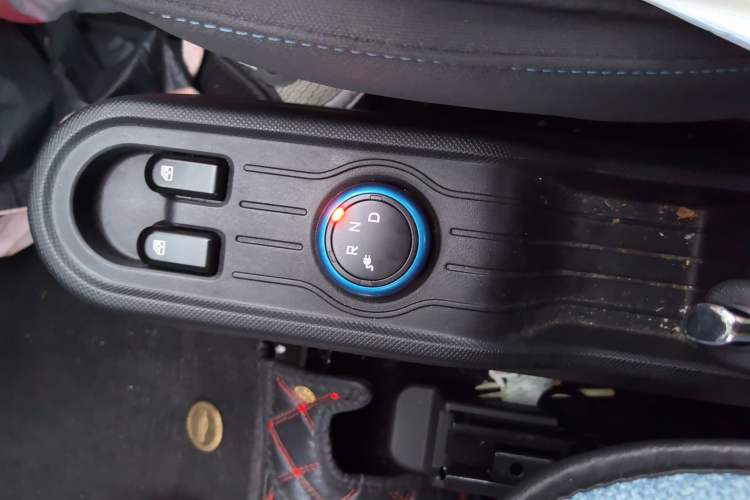 Used Wuling Hongguang MINIEV 2022 Easy Version Lithium Iron Phosphate Gear Lever