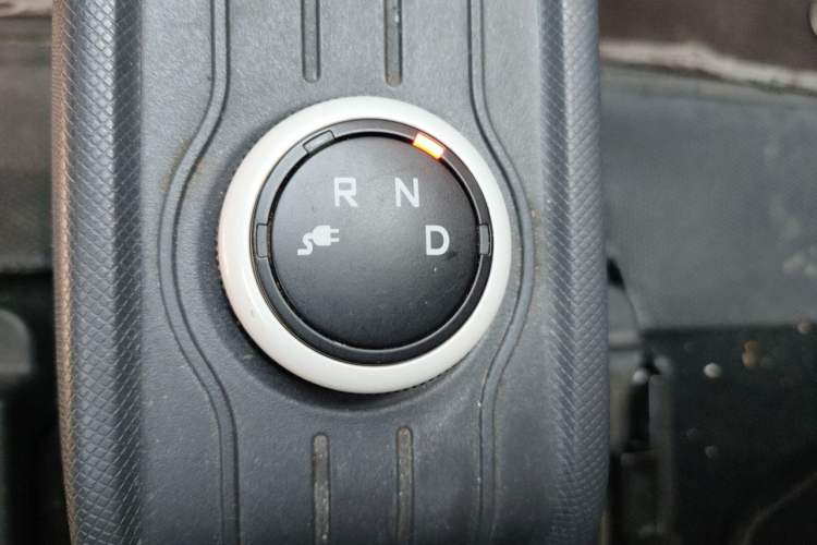 Used Wuling Hongguang MINIEV 2022 Macaron Premium Model – Lithium Iron Phosphate Gear Lever
