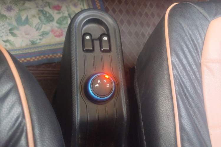 Used Wuling Hongguang MINIEV 2022 Macaron Fashion Model Lithium Iron Phosphate Gear Lever