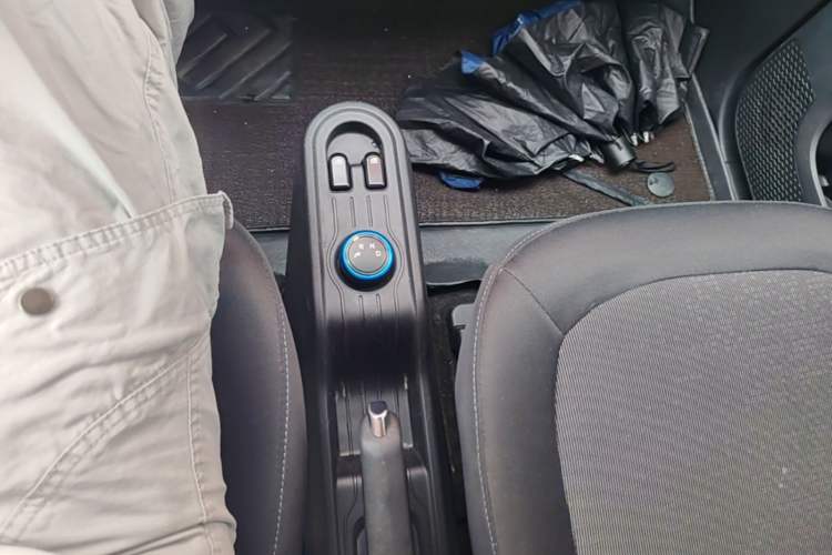 Used Wuling Hongguang MINIEV 2022 Macaron Premium Model – Lithium Iron Phosphate Gear Lever