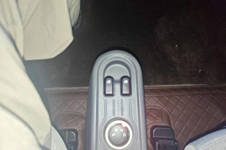 Used Wuling Hongguang MINIEV 2022 Macaron Premium Model – Lithium Iron Phosphate Gear Lever