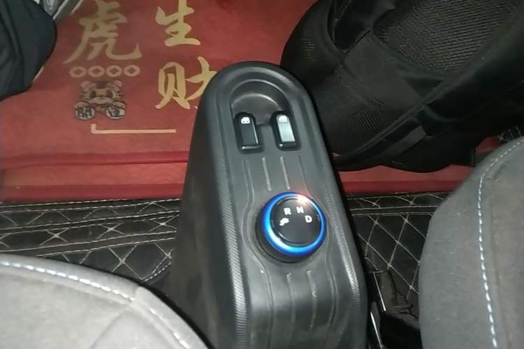 Used Wuling Hongguang MINIEV 2022 Macaron Fashion Model Lithium Iron Phosphate Gear Lever