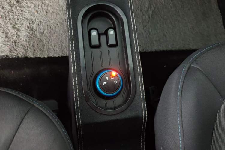 Used Wuling Hongguang MINIEV 2022 Zizai Version Lithium Iron Phosphate Gear Lever
