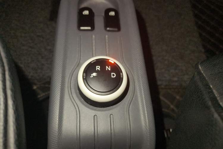 Used Wuling Hongguang MINIEV 2022 Macaron Premium Model – Lithium Iron Phosphate Gear Lever