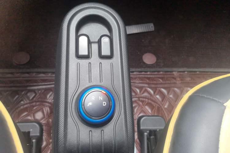 Used Wuling Hongguang MINIEV 2022 Macaron Fashion Model Lithium Iron Phosphate Gear Lever