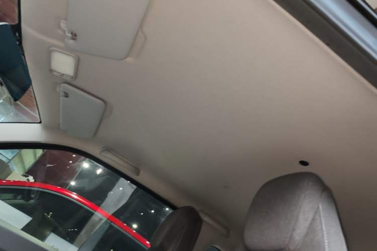 Used Wuling Hongguang MINIEV 2022 Macaron Premium Model – Lithium Iron Phosphate Headliner