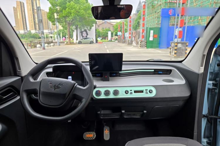 Used Wuling Hongguang MINIEV 2022 Zizai Version Lithium Iron Phosphate Interior 1