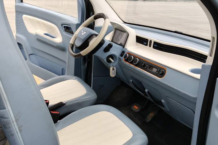 Used Wuling Hongguang MINIEV 2022 Zizai Version Lithium Iron Phosphate Interior 6