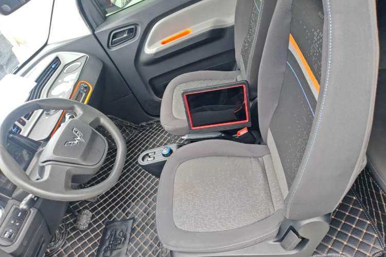 Used Wuling Hongguang MINIEV 2022 Zizai Version Lithium Iron Phosphate Left Front Seat