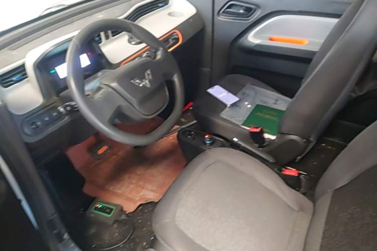 Used Wuling Hongguang MINIEV 2022 Easy Version Lithium Iron Phosphate Left Front Seat